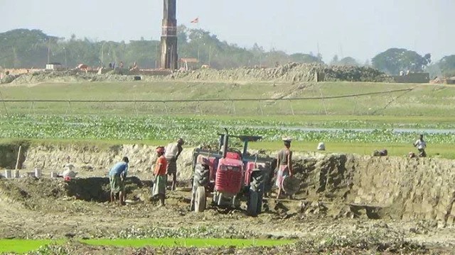 ইটভাটার কারণে কমছে ফসলি জমি অভিযোগ কৃষকদের