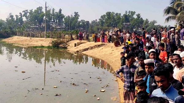 খালে ভেসে এল হেলমেট পরা মরদেহ